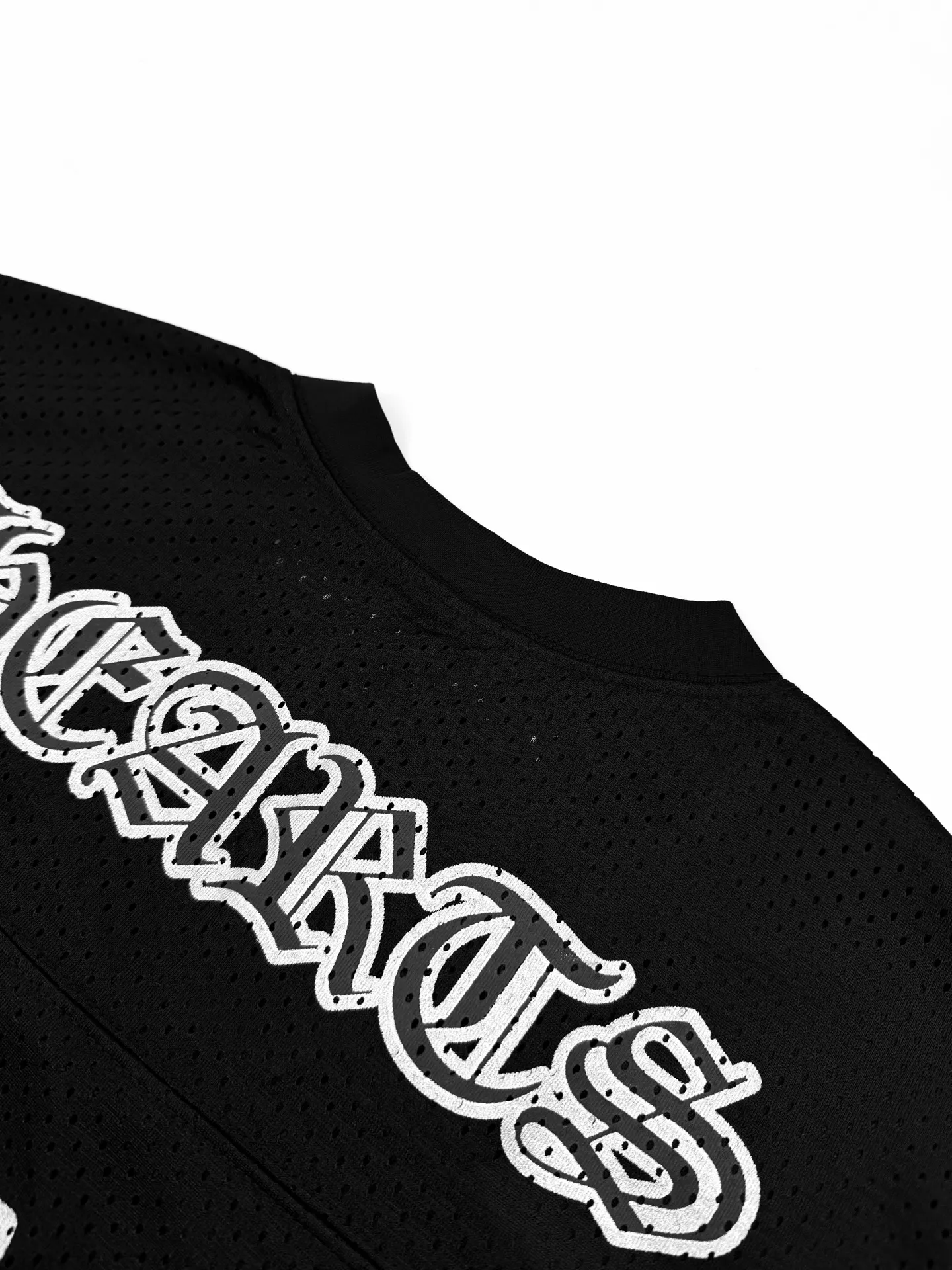 P250 Chrome Hearts mesh short-sleeved jersey. Customized obsidian starburst mesh. Cool and breathable. Comfortable and close to the skin. Because of its unique mesh structure, it can effectively discharge heat and moisture from the body. Mainly based on obsidian black, it gives a deep sense of luxury. Western Gothic body text is embedded in the mesh gaps to control the visual focus. Unique V-neck design. Modify the neck line. Numbers are integrated into the ritual expression of rock belief. Interpret faith with rebellion. Dare to break. Lead the rebellion. Craft 1: Use imported bright golden paste printing. The printing has been modified three times with the film screen. Use glue liquid paint to print the pattern on the fabric. Bake the fabric to fix the printing pattern. Process 2: The fabrics are washed and have a better hand feel. Not easy to deform, not easy to shrink, not easy to fade. Maintain long-term beauty. Accessories: Customized 1:1 CH trademark. Version: Loose version. Size: S M L XL. Style number: CC935.